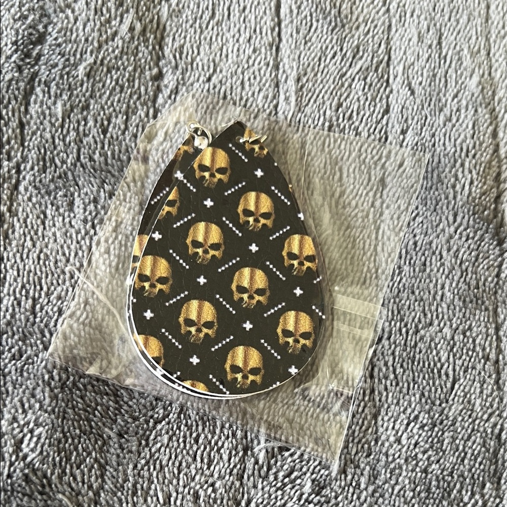 Skull Pattern Teardrop Earrings